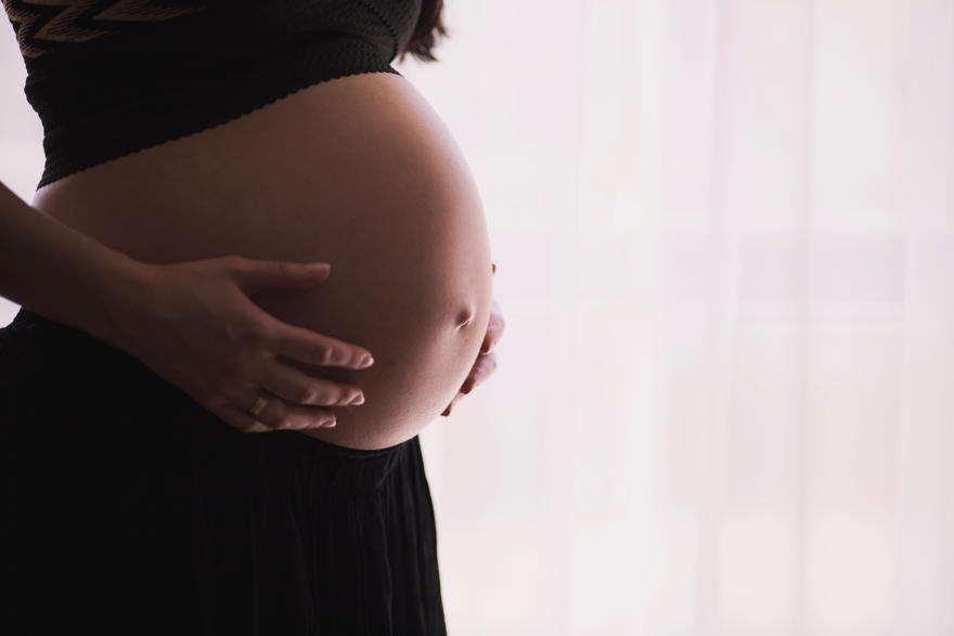L'epilazione laser in gravidanza è sicura per il feto?